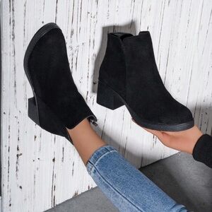 COMPLETELY NEW, Never wore them. I’m selling them because I’ll never wear them.